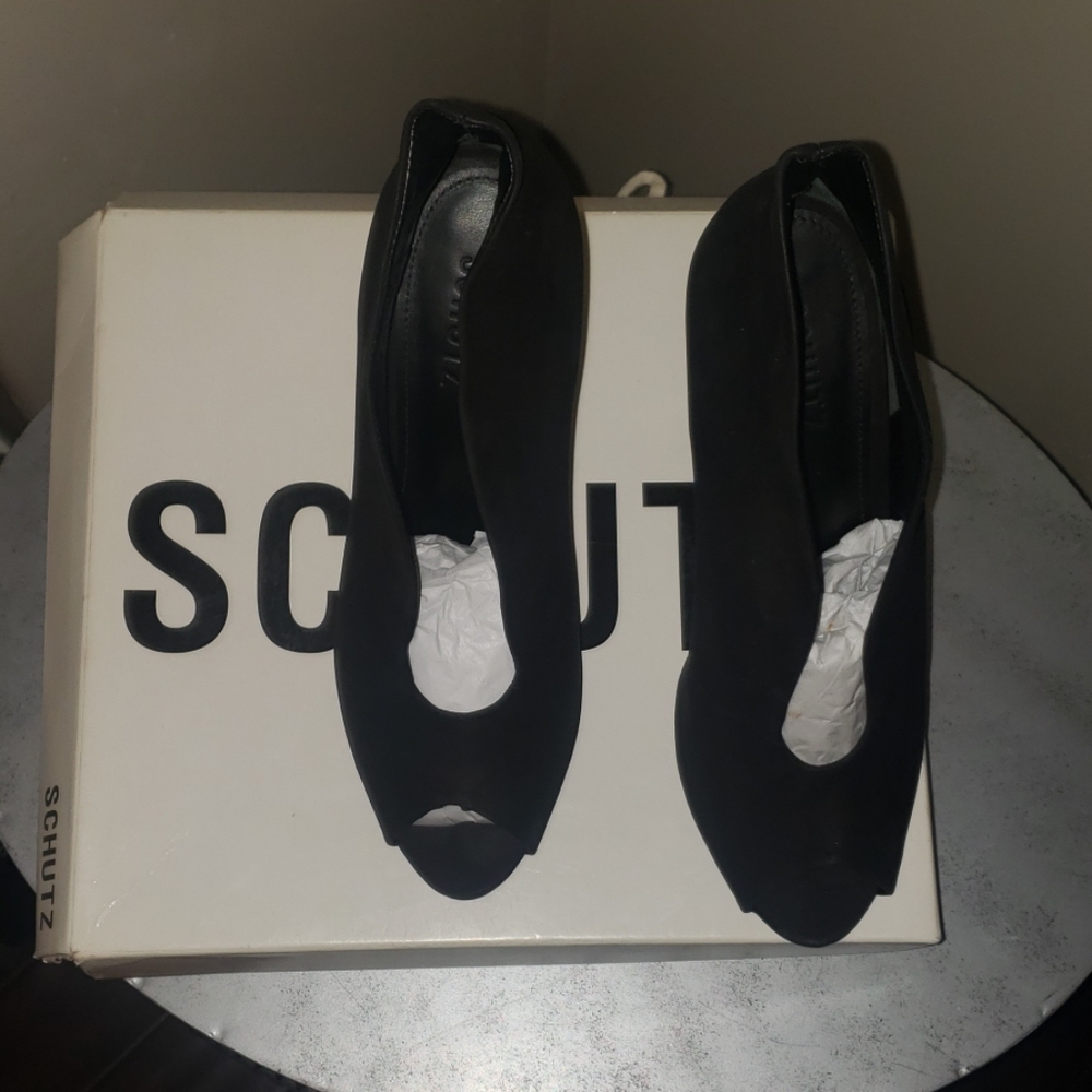 Shoes - Picture 2 of 8